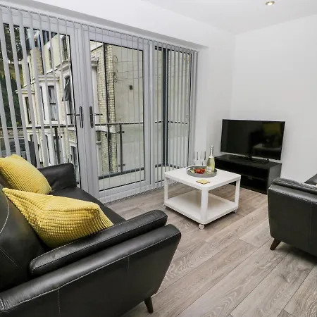 The Office Gardens, 1 וויטבי