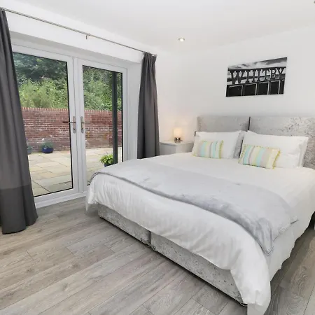 דירה The Office Gardens, 1 *